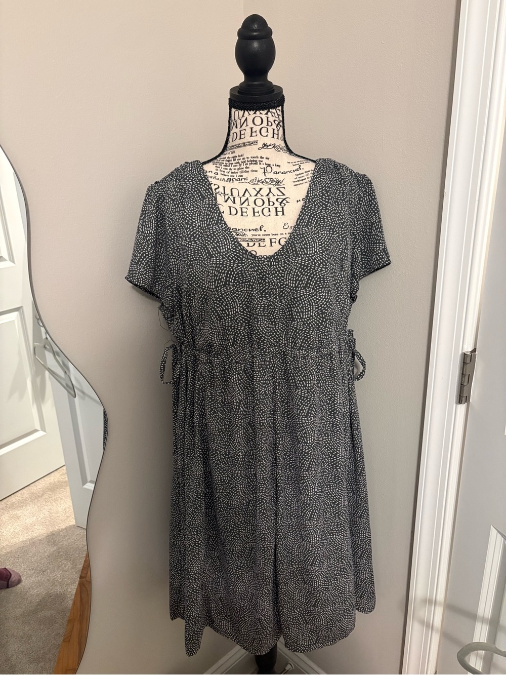 Liz Lange Maternity Grey and White V-Neck Midi Dress